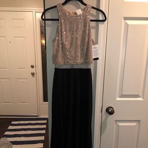 PROM DRESS (NEVER WORN)